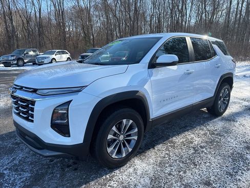 Used 2025 Chevrolet Equinox LT image 3