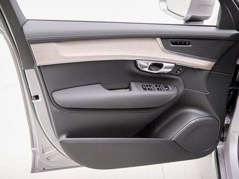 New 2026 Volvo XC90 B6 Core image 9