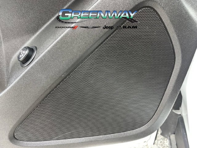 Used 2024 Chevrolet Equinox RS FWD image 17