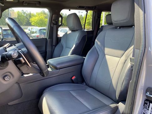 Used 2024 Lexus GX 550 w/ Accessory Package (2T) AWD/4WD image 22