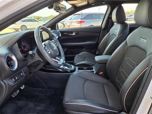 Used 2024 Kia Forte GT-Line w/ GT-Line Premium Package image 9