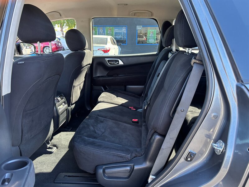 Used 2015 Nissan Pathfinder SV w/ Trailer Tow Package FWD image 9