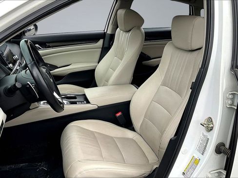 Used 2019 Honda Accord Touring image 17