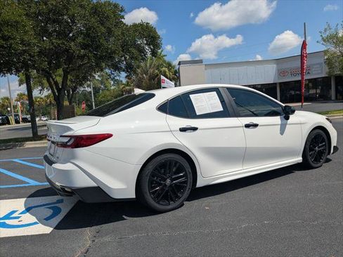 Used 2025 Toyota Camry SE w/ Convenience Package FWD image 5