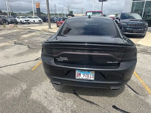 Used 2017 Dodge Charger SXT w/ AWD Plus Group image 4