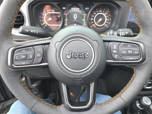 Used 2024 Jeep Wrangler Unlimited Sport AWD/4WD image 19