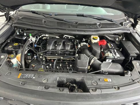 Used 2018 Ford Explorer XLT w/ Equipment Group 202A AWD/4WD image 28