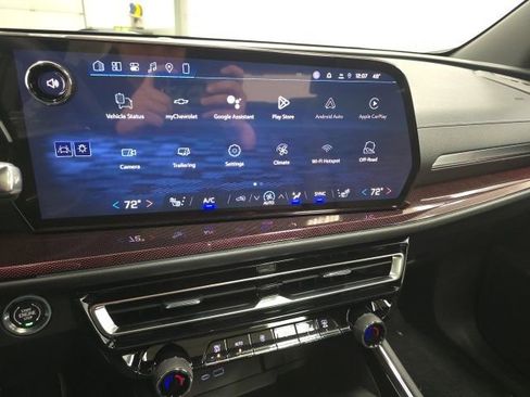 New 2026 Chevrolet Traverse Z71 w/ Driver Confidence Package AWD/4WD image 13