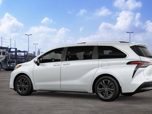 New 2026 Toyota Sienna Platinum image 7
