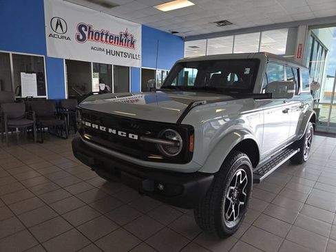 Used 2023 Ford Bronco Outer Banks AWD/4WD image 1