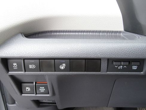 Used 2024 Toyota Sienna LE AWD/4WD image 35