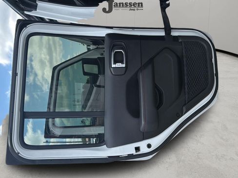 Used 2020 Jeep Gladiator Rubicon AWD/4WD image 30
