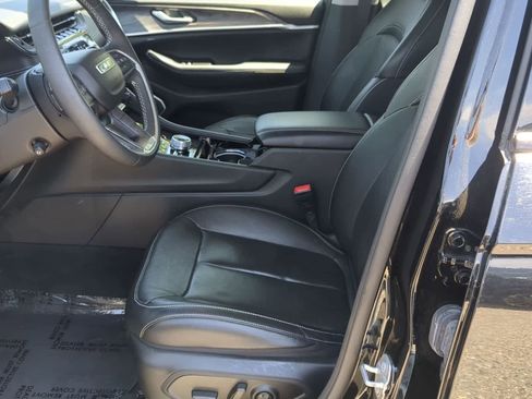 Used 2023 Jeep Grand Cherokee Limited w/ Luxury Tech Group II AWD/4WD image 16