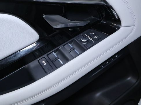 Used 2020 Land Rover Range Rover Evoque S image 12