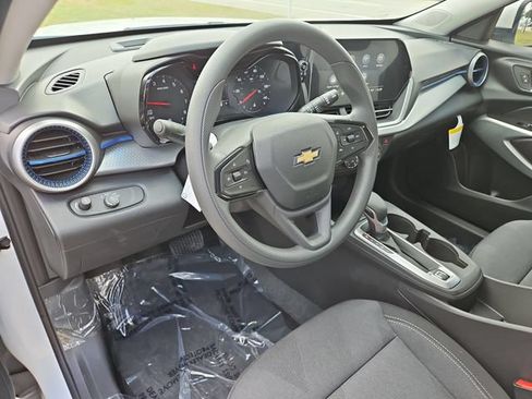 New 2026 Chevrolet Trax LS w/ LS Convenience Package FWD image 11