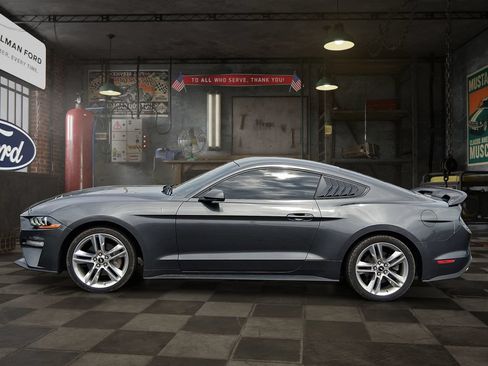 Used 2018 Ford Mustang Coupe RWD image 3