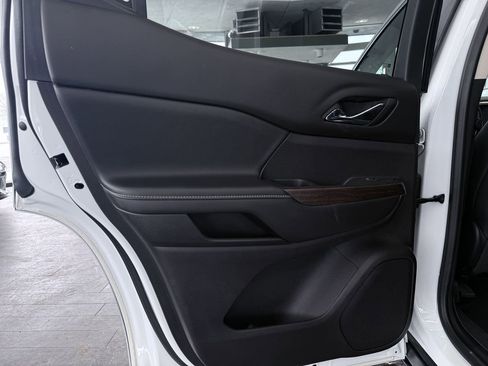 Used 2022 GMC Acadia Denali w/ Denali Technology Package image 21