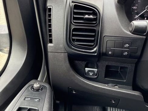 Used 2025 RAM ProMaster 2500 w/ Convenience Group image 19