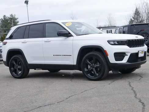 Used 2023 Jeep Grand Cherokee Altitude image 8