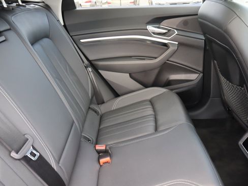 Used 2021 Audi e-tron Premium Plus w/ Premium Plus Package image 15