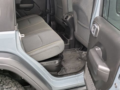 Used 2024 Jeep Wrangler Unlimited AWD/4WD image 18