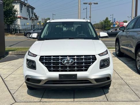 Used 2020 Hyundai Venue SEL FWD image 4