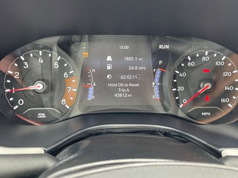 Used 2025 Jeep Compass Limited image 41