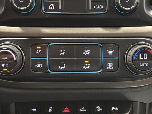 Used 2022 Chevrolet Colorado Z71 w/ Z71 Midnight Edition AWD/4WD image 18