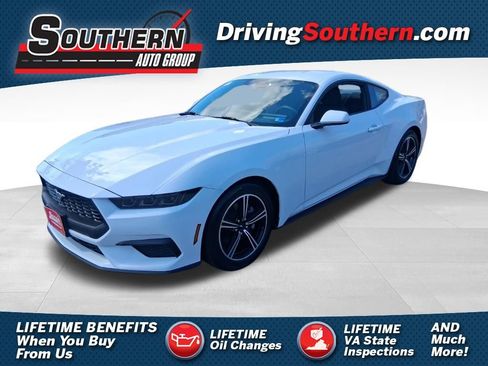 Used 2025 Ford Mustang Coupe image 1