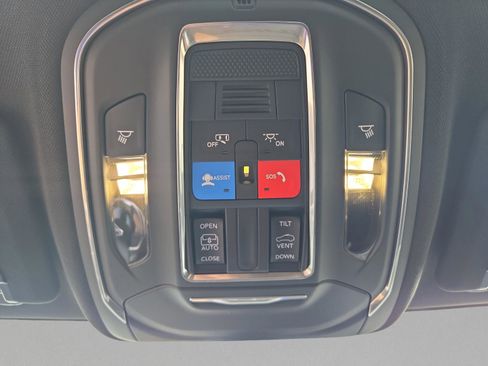 New 2025 Jeep Grand Cherokee Laredo image 11