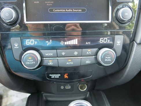 Used 2018 Nissan Rogue SL FWD image 30