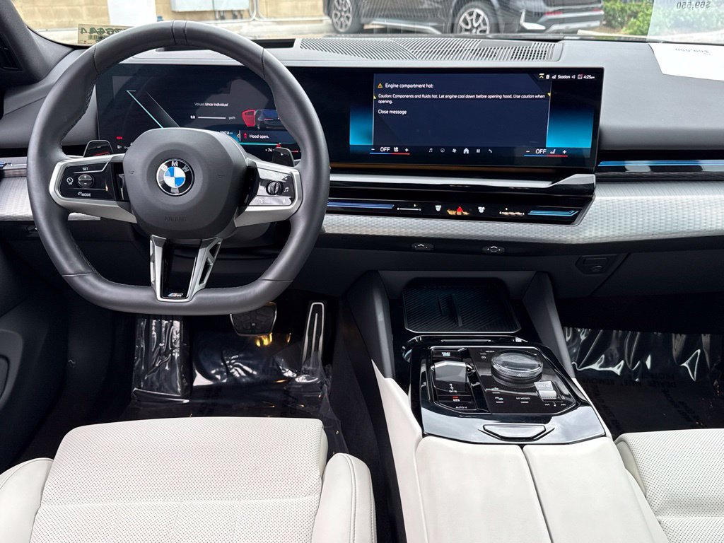 Used 2026 BMW 530i w/ M Sport Package RWD image 32
