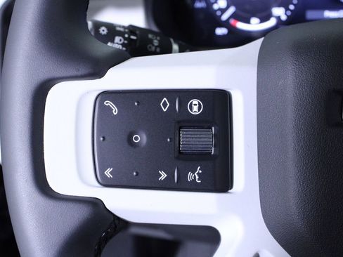 Used 2025 Land Rover Defender 110 S image 22