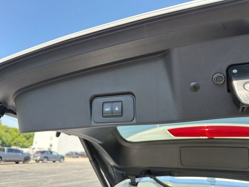 Certified 2024 Nissan Rogue SL w/ SL Premium Package FWD image 8