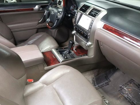 Used 2013 Lexus GX 460 w/ Comfort Plus Pkg image 18