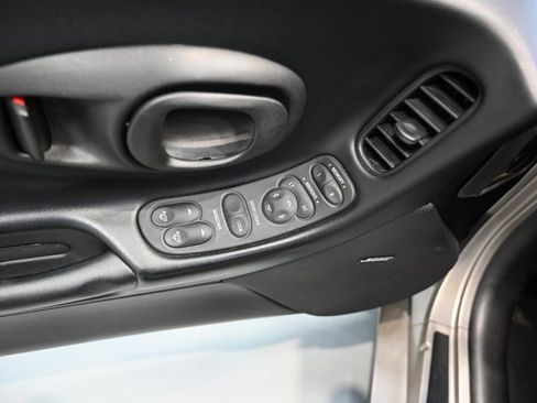 Used 2000 Chevrolet Corvette Coupe w/ Roof Pkg image 28