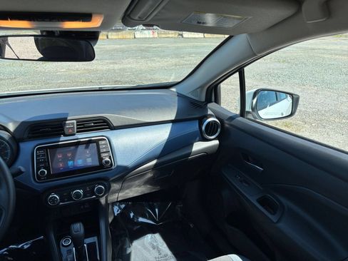 Used 2025 Nissan Versa SV FWD image 30