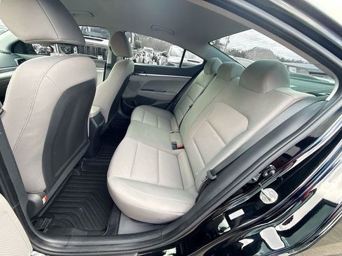 Used 2019 Hyundai Elantra SE image 27