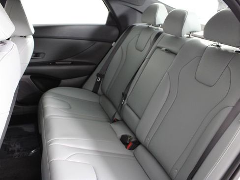 Certified 2025 Hyundai Elantra Limited image 21