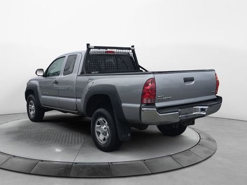 Used 2015 Toyota Tacoma Base image 3