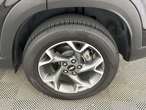 Used 2025 Chevrolet Trax LT FWD image 20