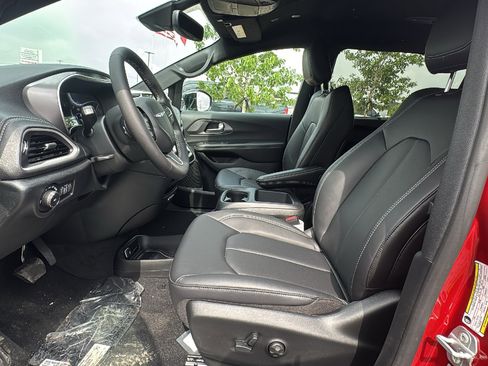 New 2026 Chrysler Pacifica Select FWD image 9