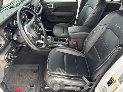 Used 2023 Jeep Wrangler Unlimited Sahara w/ Cold Weather Group image 17