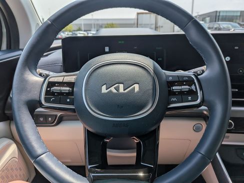 Certified 2025 Kia Carnival SX Prestige FWD image 15