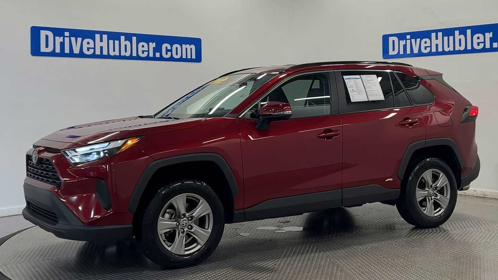 Used 2025 Toyota RAV4 XLE AWD/4WD image 4