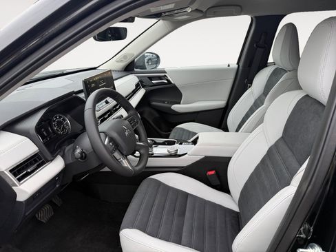 Used 2025 Mitsubishi Outlander SE AWD/4WD image 9