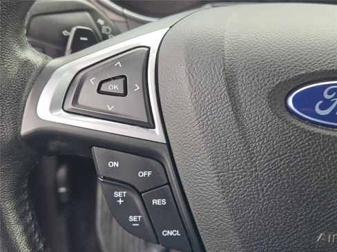 Used 2017 Ford Fusion SE w/ Fusion SE Technology Package image 32