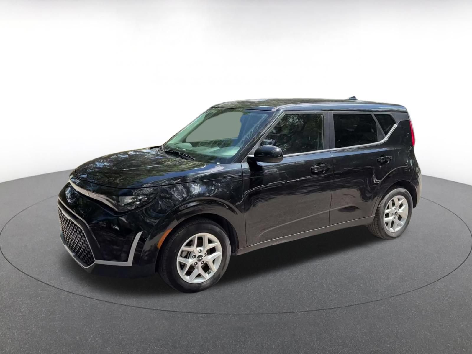 Used 2025 Kia Soul LX w/ LX Technology Package FWD image 7