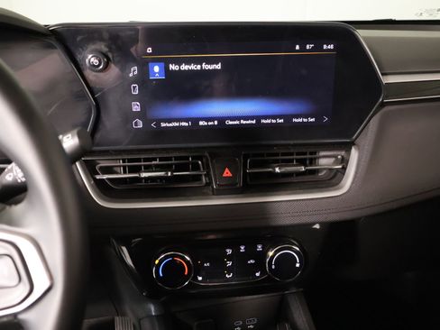 Used 2024 Chevrolet TrailBlazer LT w/ LT Cold Weather Package FWD image 5