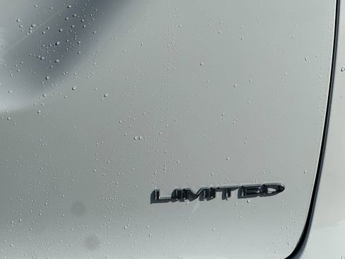 New 2026 Chrysler Pacifica Limited image 32